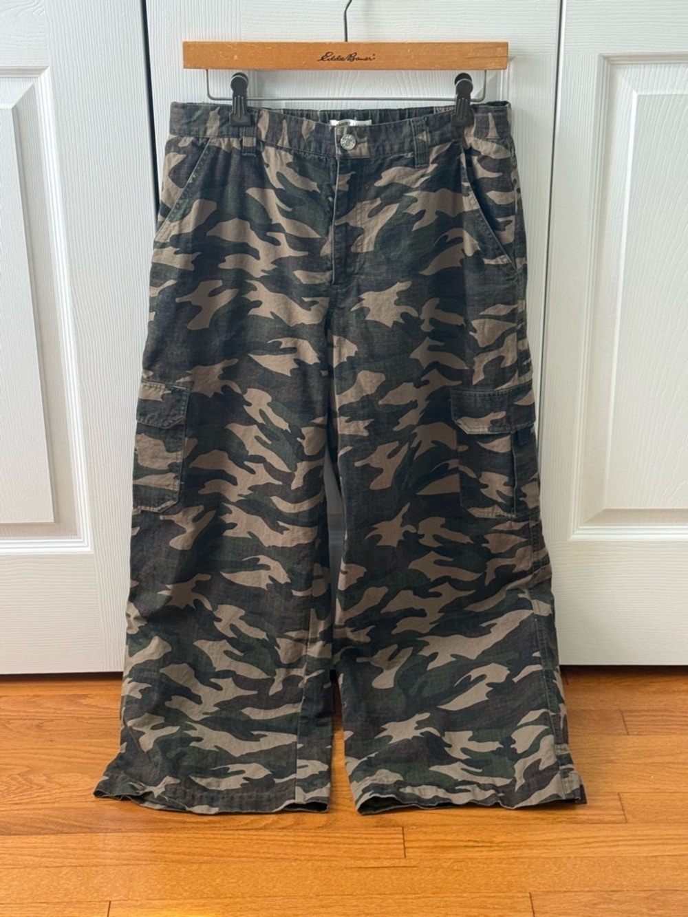 Sandy Liang Sorano Bow Embroidered Wide Leg Cargo Pants in Camo - Picture 3 of 6